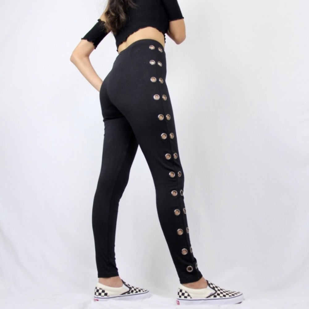 Black grommet leggings
